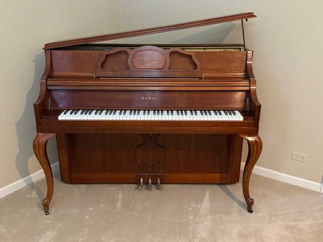 Kawai 902F Upright Piano - Like New