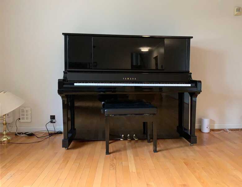 Yamaha piano UX30B1