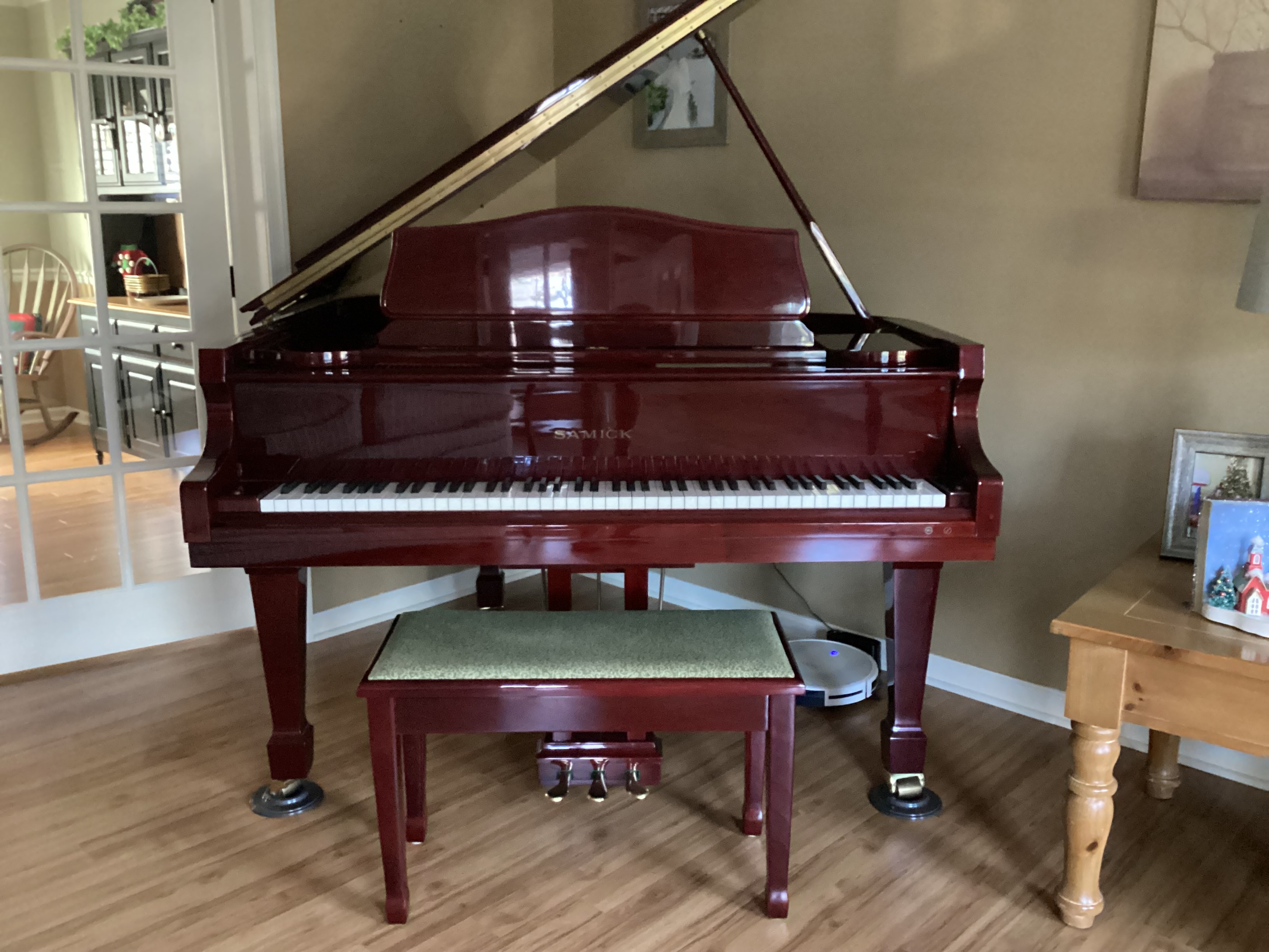 Beautiful in Excellent Condition Samick Grand Piano