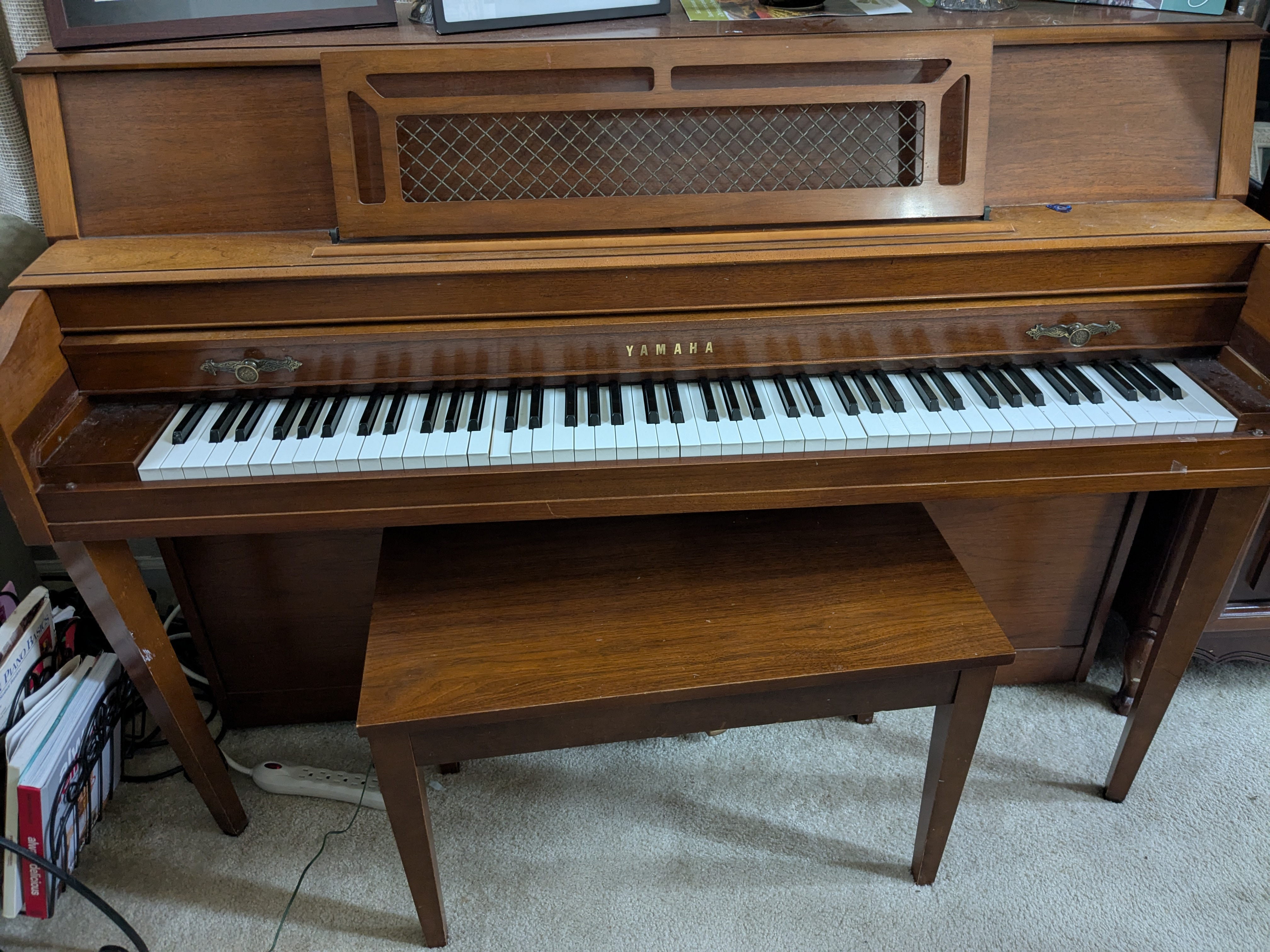 Pre-owned Yamaha M304 upright piano for sale. 