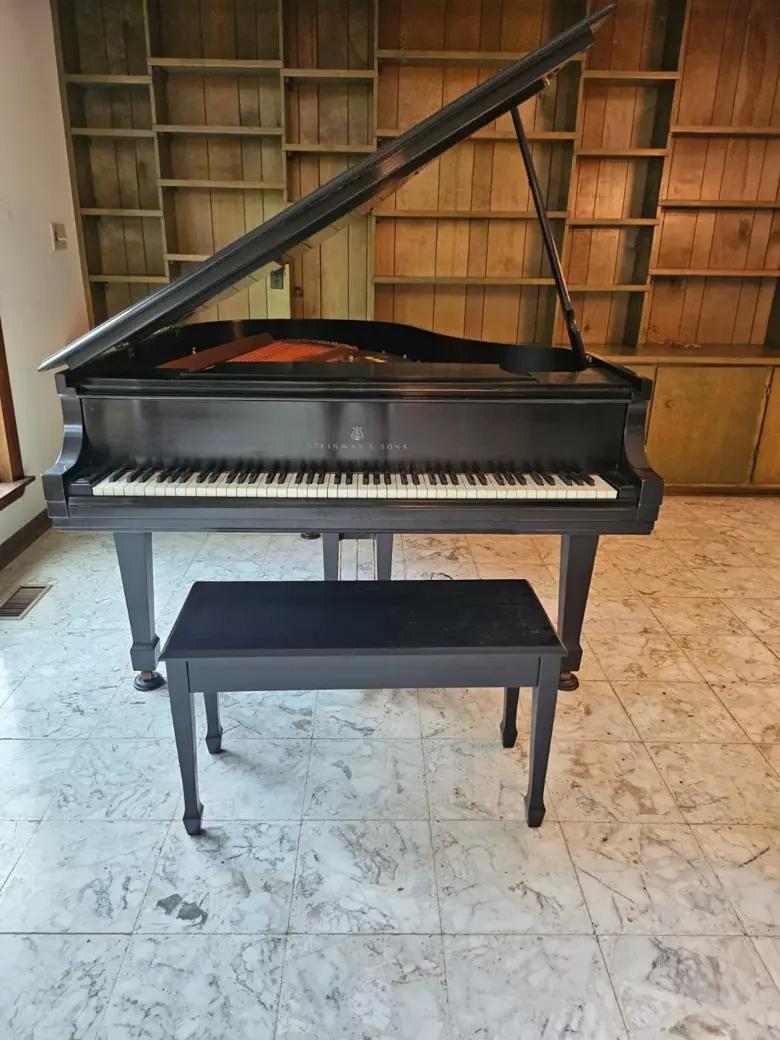 Ebony Satin Steinway & Sons Model M Grand Piano 5'7"