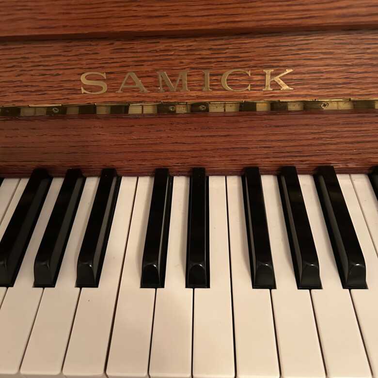 Samick Upright