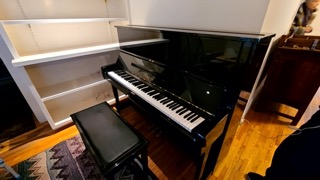 LIKE NEW YAMAHA PIANO