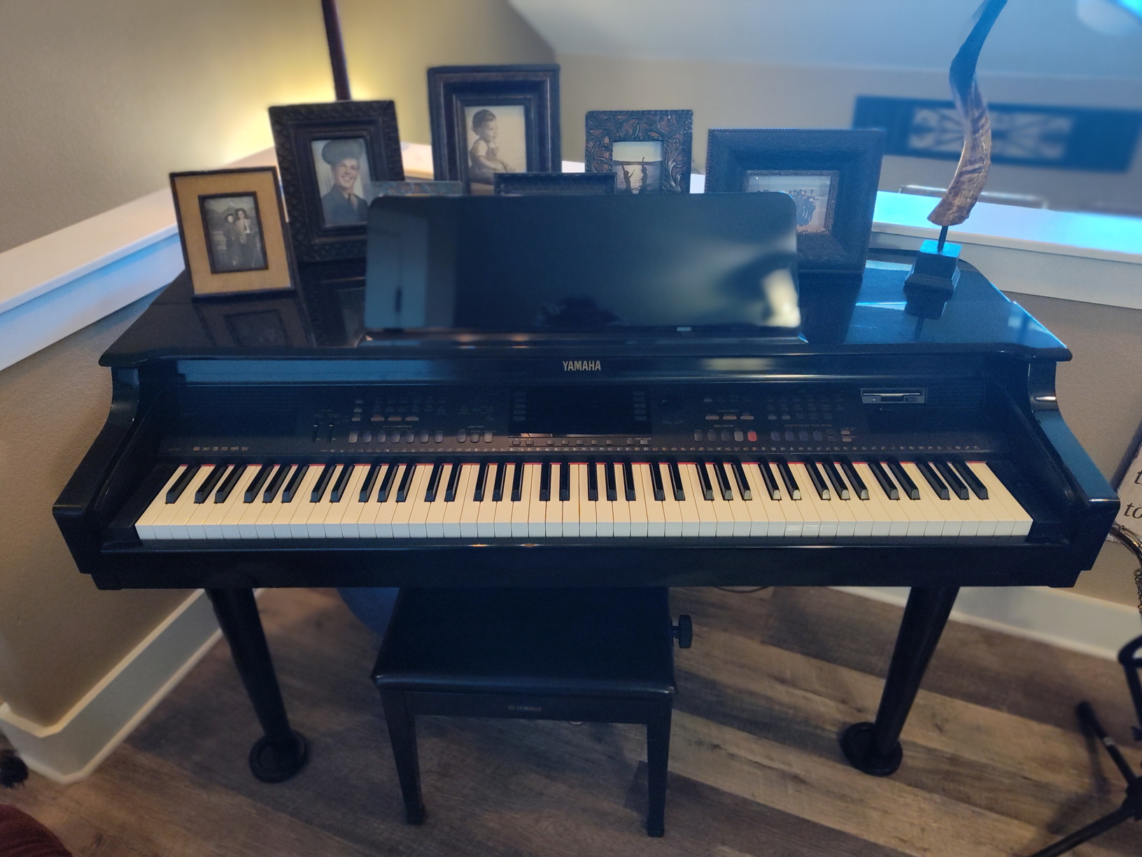 Yamaha Clavinova CVP-700 digital baby grand piano 