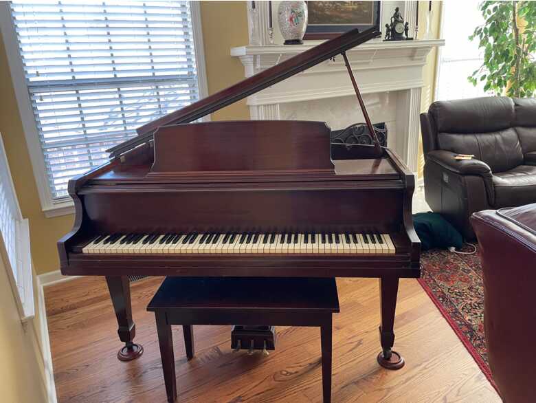 Beautiful Gulbransen Antique Mahogany Baby Grand!