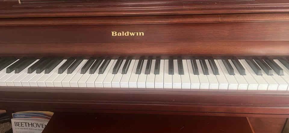 Baldwin upright - Excellent condition