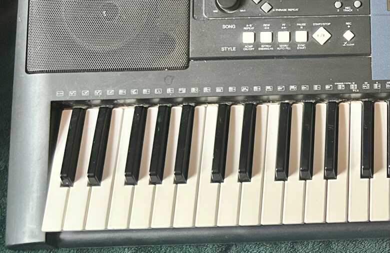 Yamaha PSR-E333