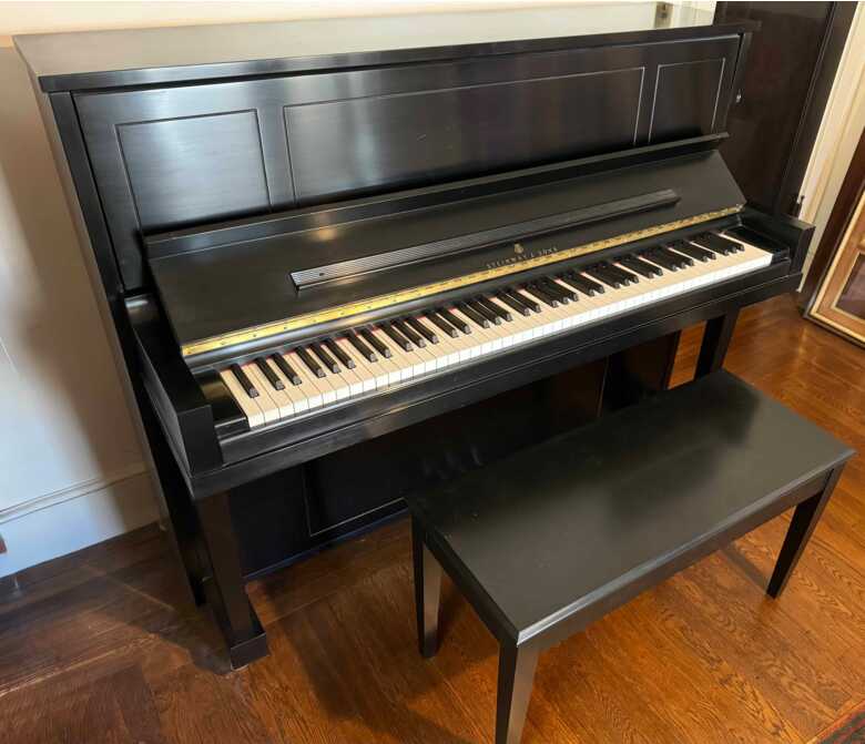 Beautiful Steinway Model 1098 (1986)