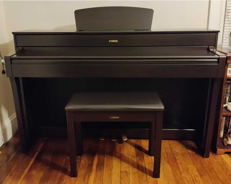 Yamaha Aurius Digital 88-Key Piano with Bench (YDP184R)