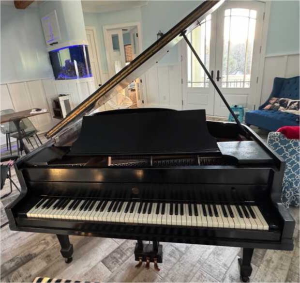 Beautiful original 5’3” Baldwin baby grand piano 