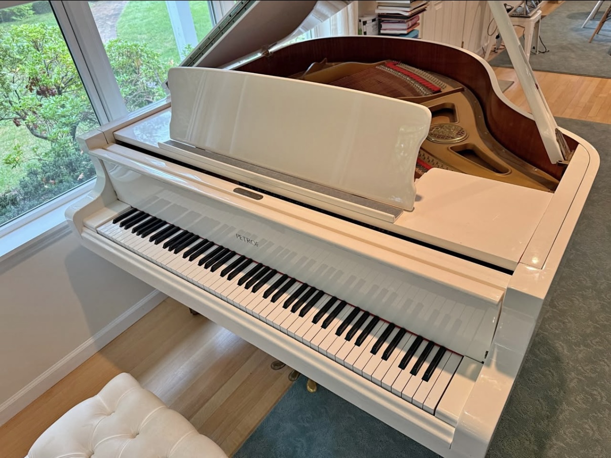 Petrof Baby Grand Piano – White High Gloss – 5’3” Model V