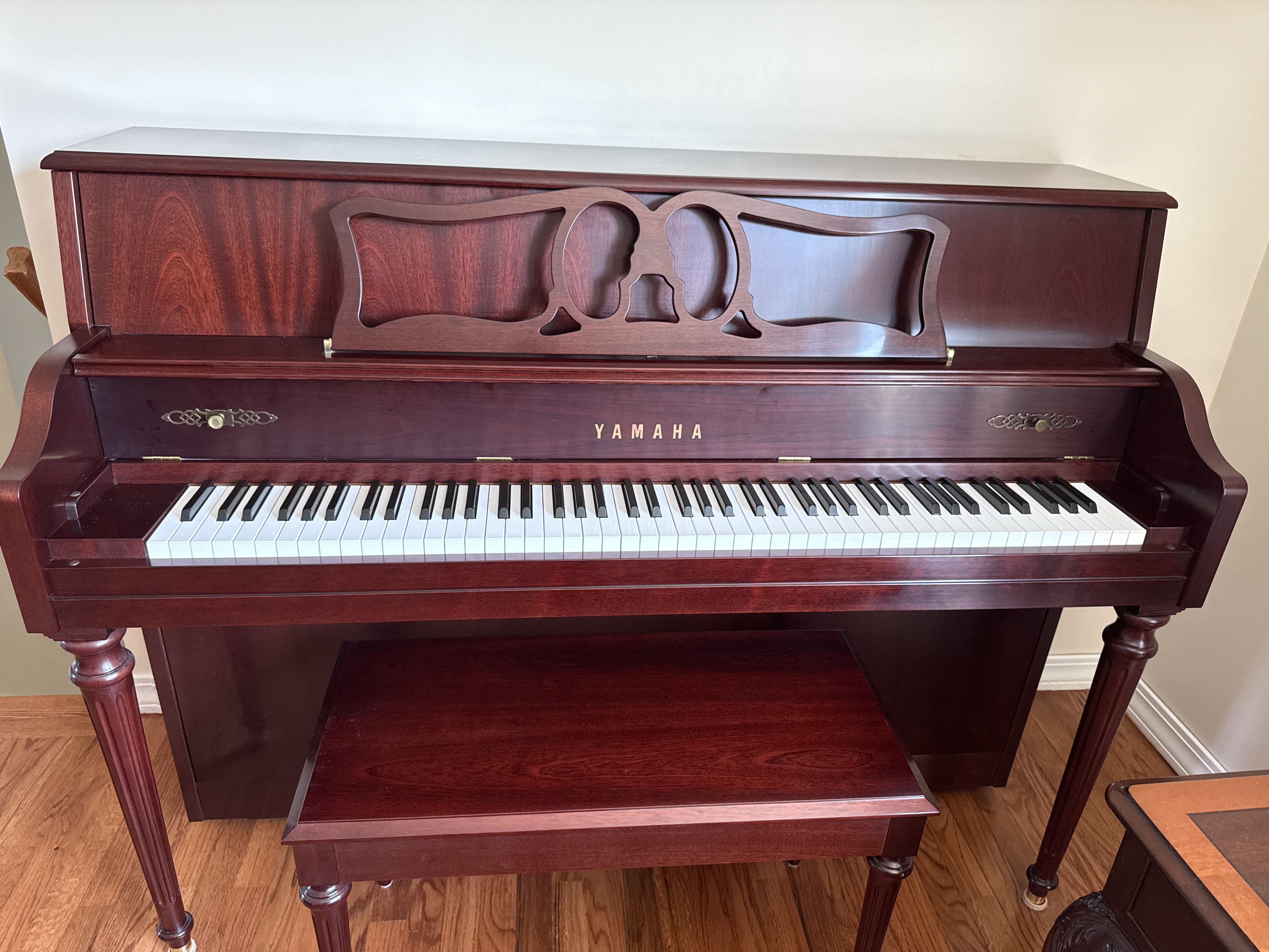 Beautiful Vintage 2010 Yamaha Upright Mahogany Piano w/Bench