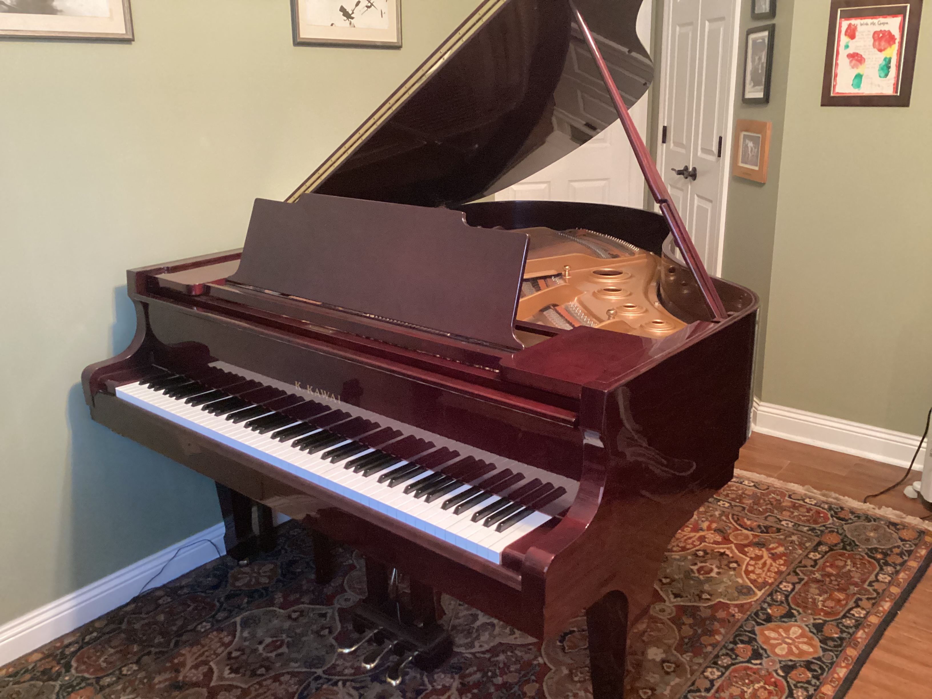 Gorgeous Grand - Looks, plays, sounds like new