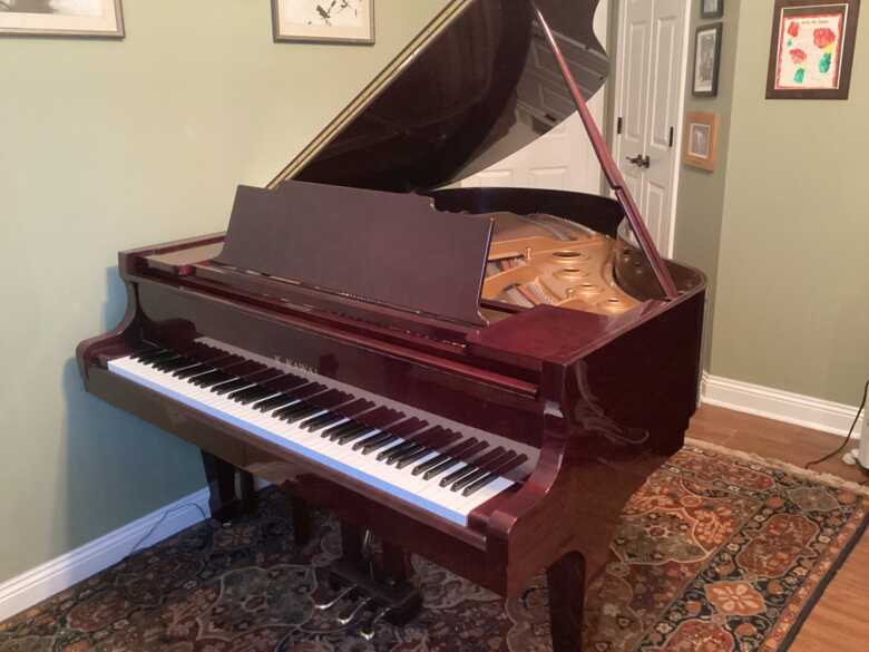 Beautiful Grand - Looks, plays, sounds like new