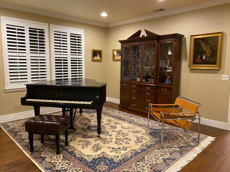 Steinway M ,beautiful sound, beautifully maintained. 