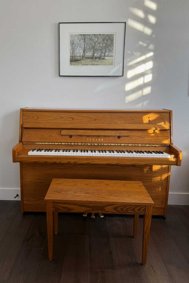 Yamaha M1E upright piano