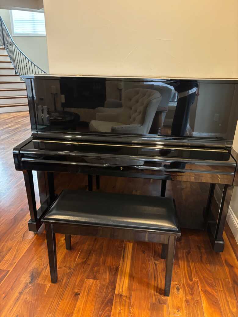 Gorgeous High Gloss Polished Ebony Yamaha U1