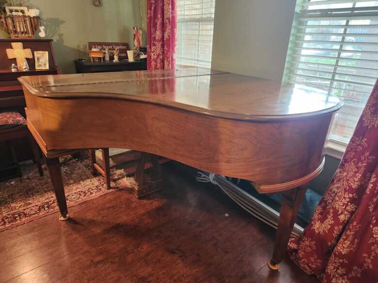 Free piano to good home-buyer pays for moving piano