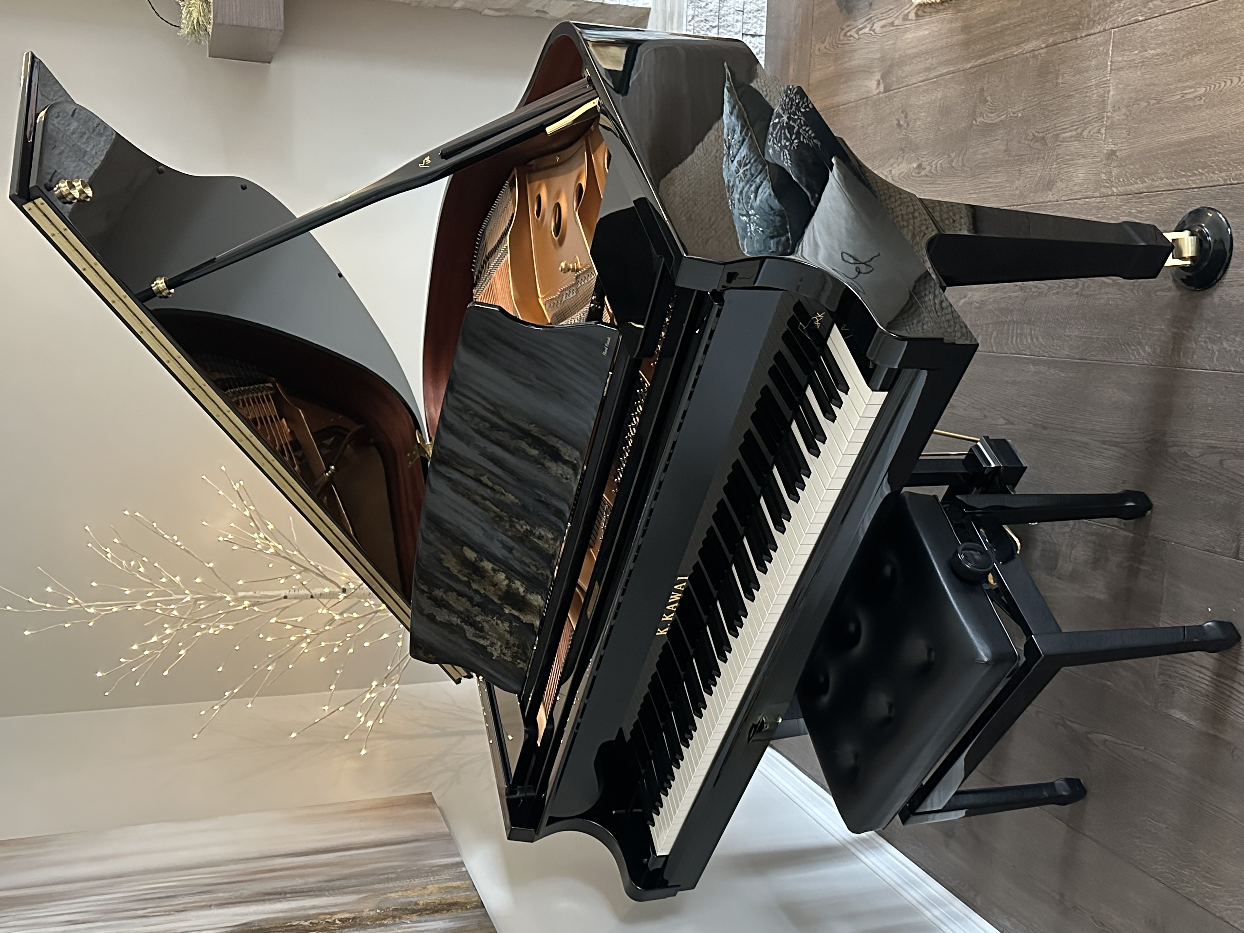 Beautiful Kawai Baby Grand GX1-BL