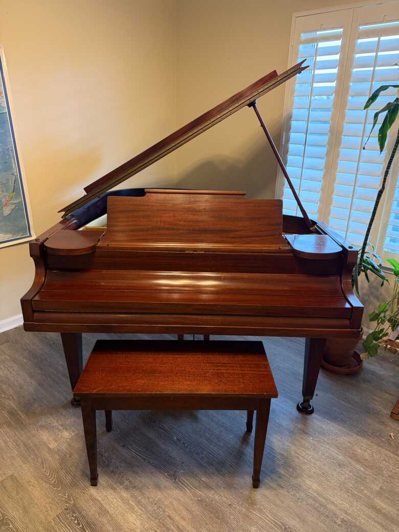 Beautiful 1939 Chickering & Sons Baby Grand Piano 