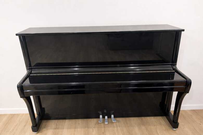 Wilhelm Grotrian WGS-120 Upright Piano – Excellent Condition