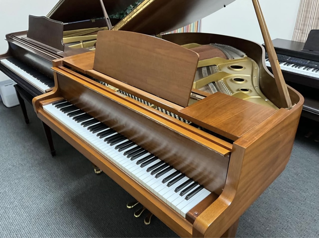 1974 G1 Yamaha Baby Grand, 5’3” Walnut Finish