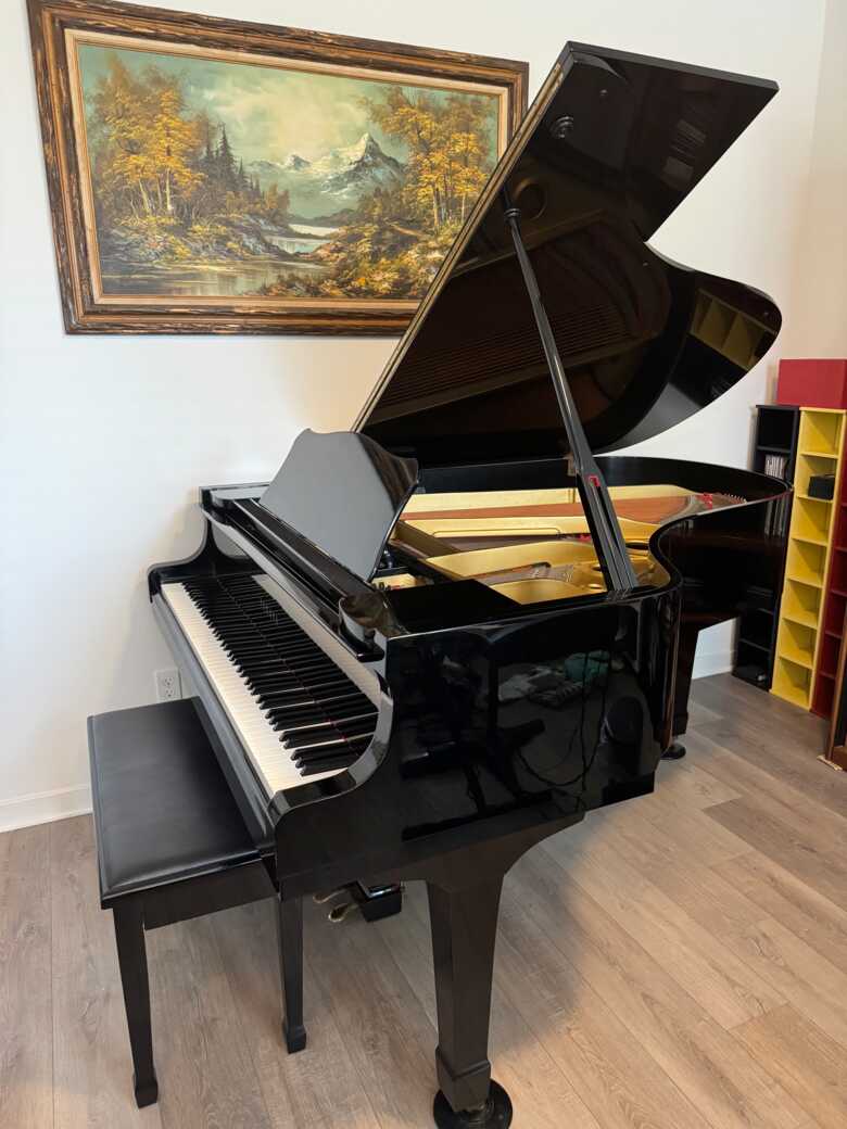 Yamaha G3 grand piano - Well maintained 