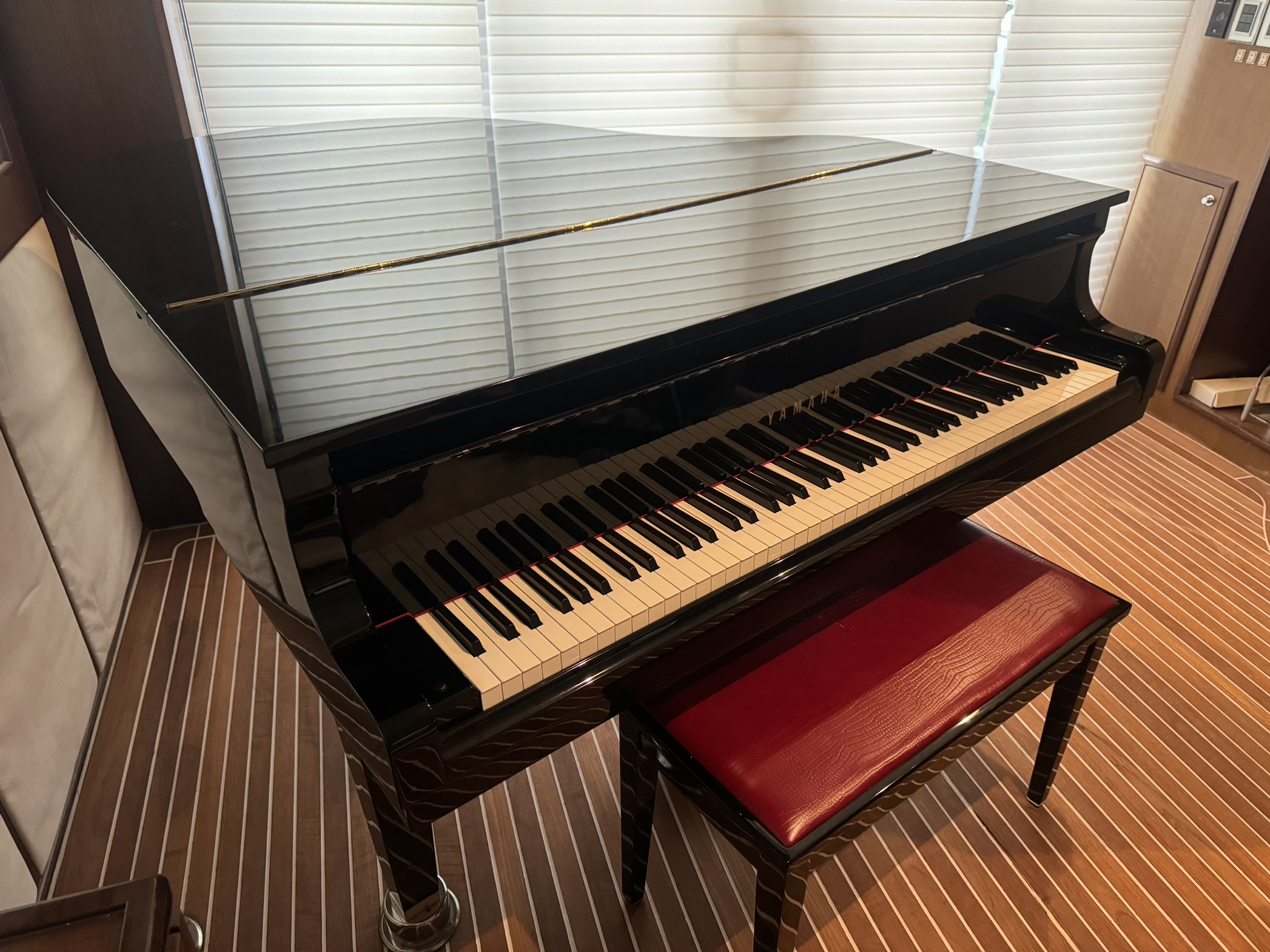 Yamaha GB1 Baby Grand Piano — Polished Ebony 