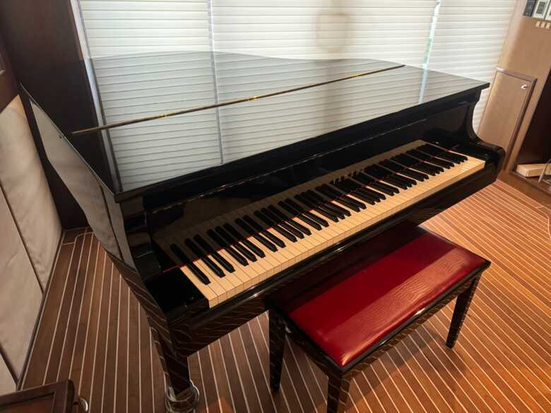 Yamaha GB1 Baby Grand Piano — Polished Ebony 