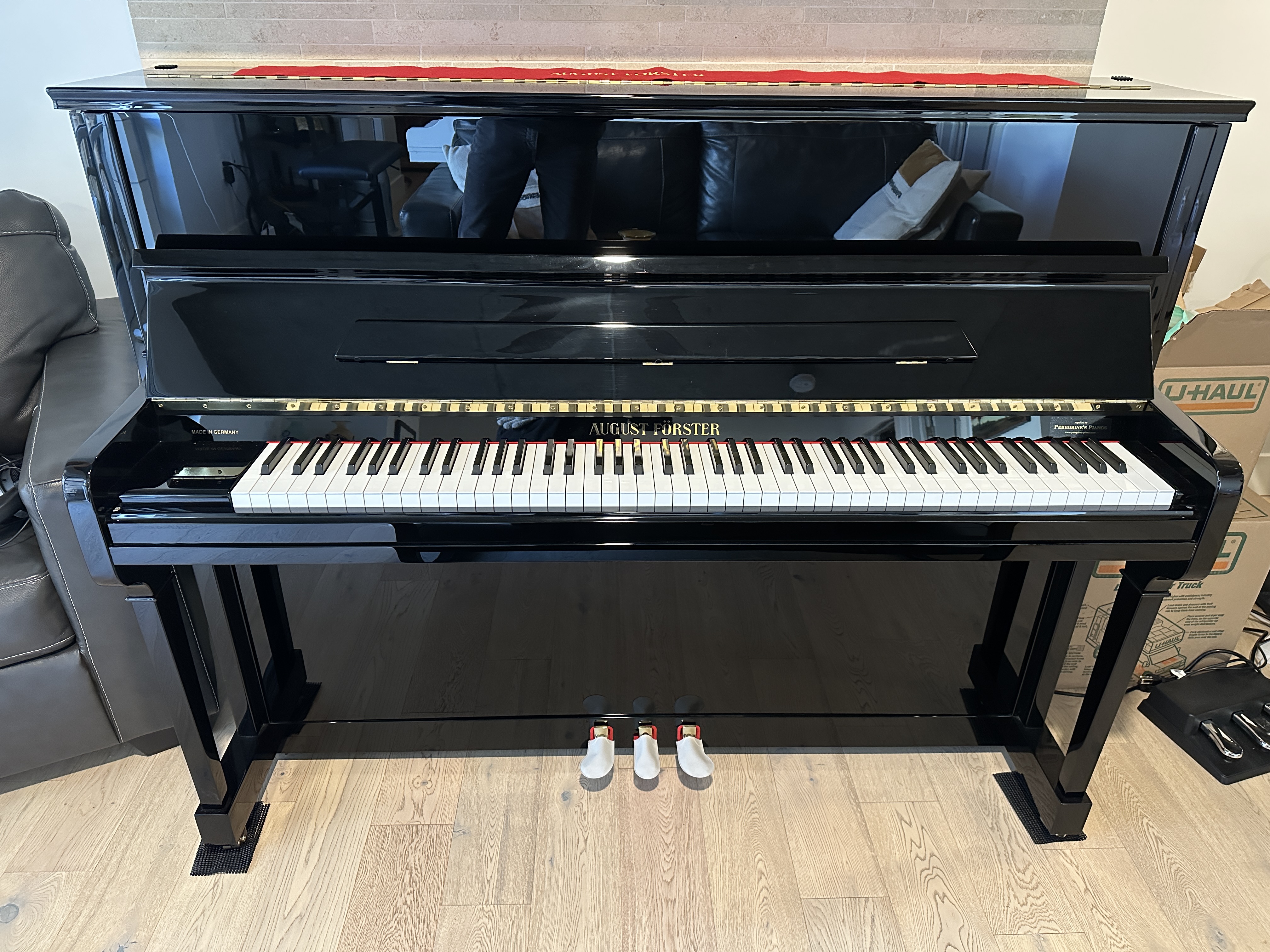 August Forster 116 - Like New