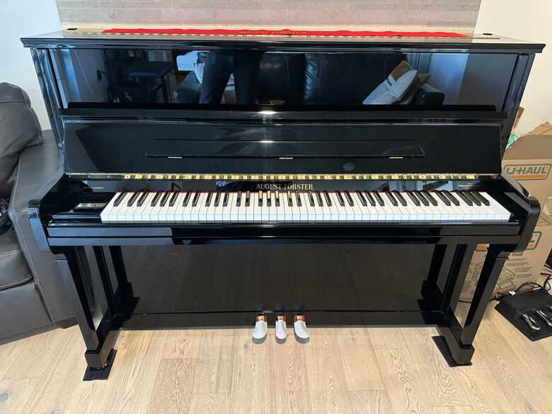 August Forster 116 - Like New