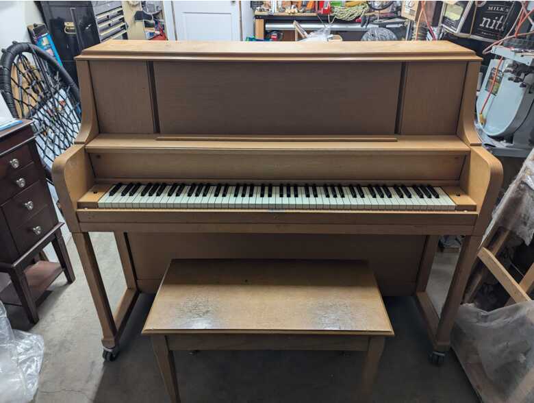 Story & Clark 47" Professional Studio Upright - Light Oak