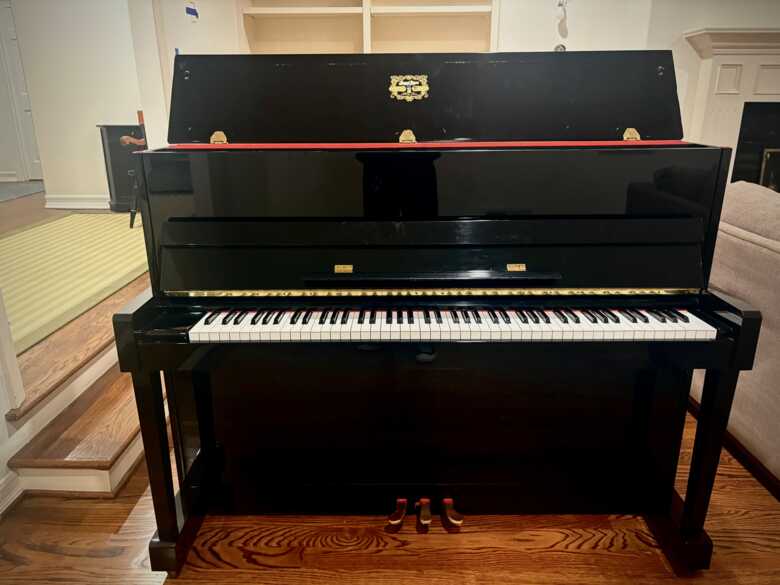 1986 Kawai Upright in Excellent Condition