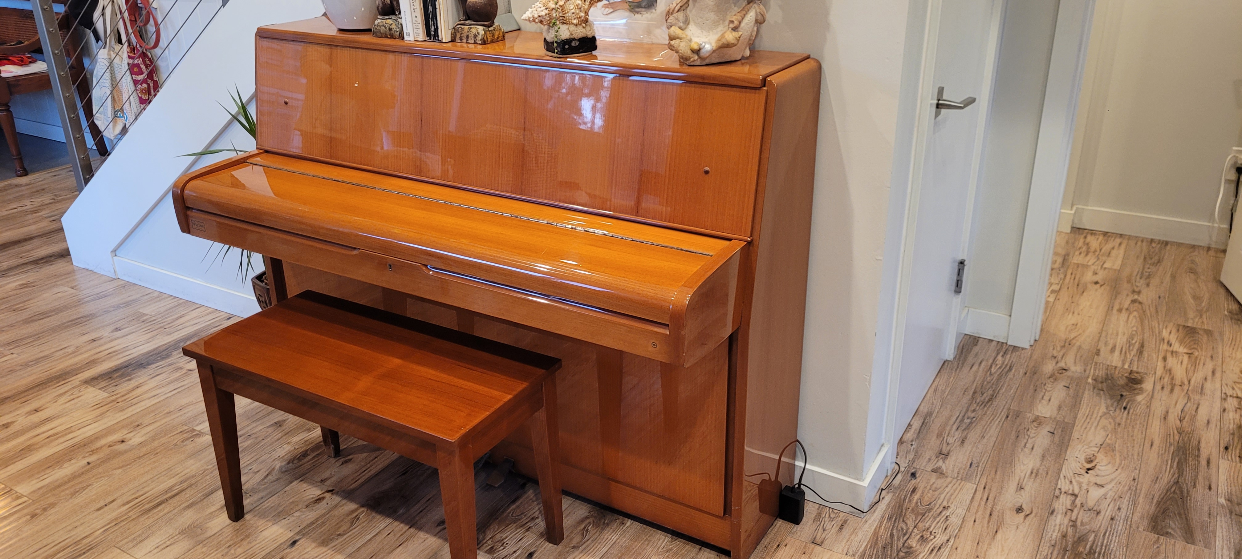 Beautiful Young Chang U107