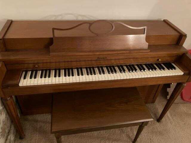 1960s Baldwin Howard Spinet Piano – Polished Walnut 