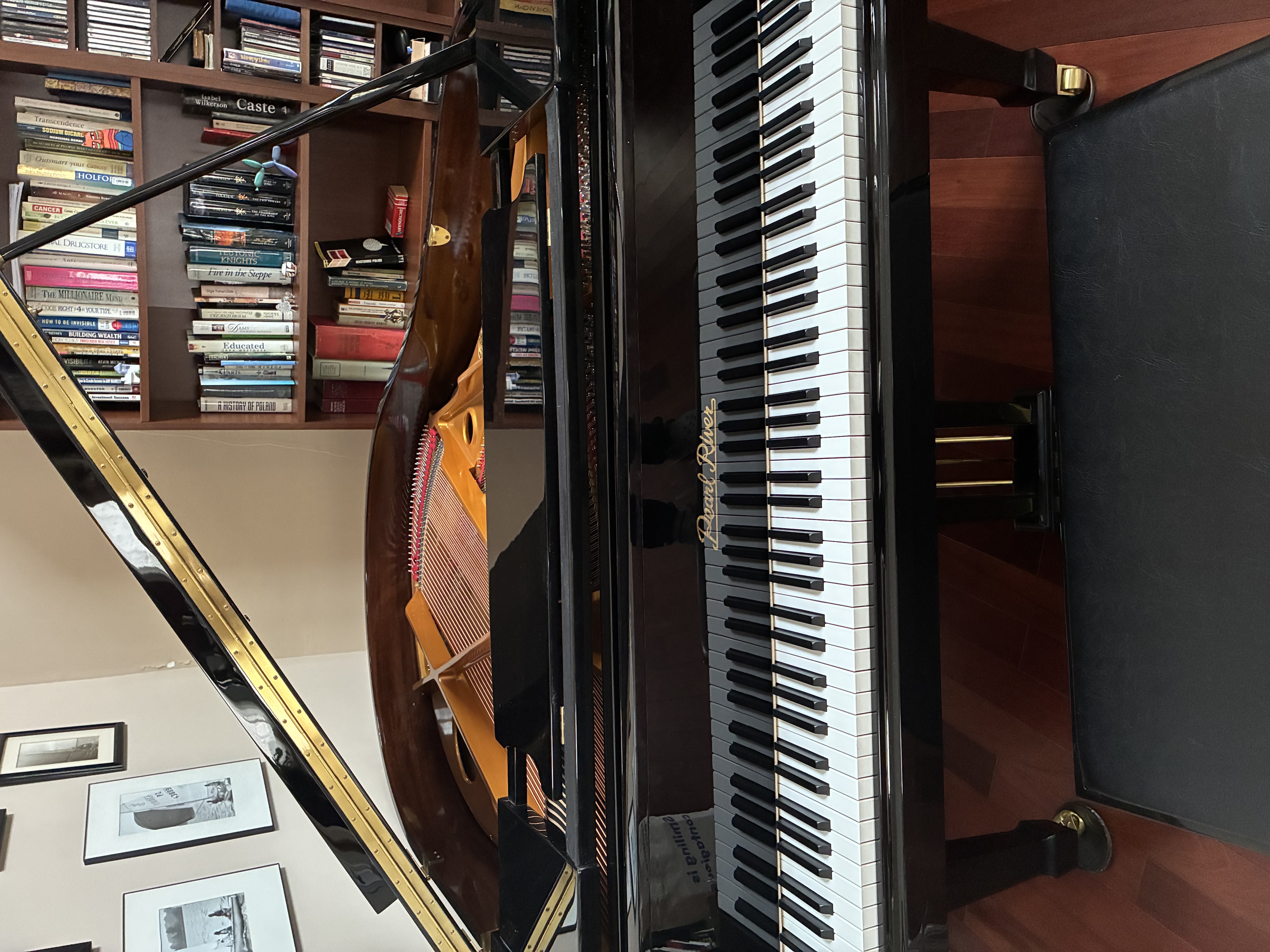 Great condition baby grand piano 