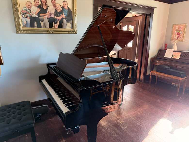 Gorgeous, Deep-bass Seiler 5’6” Grand Piano