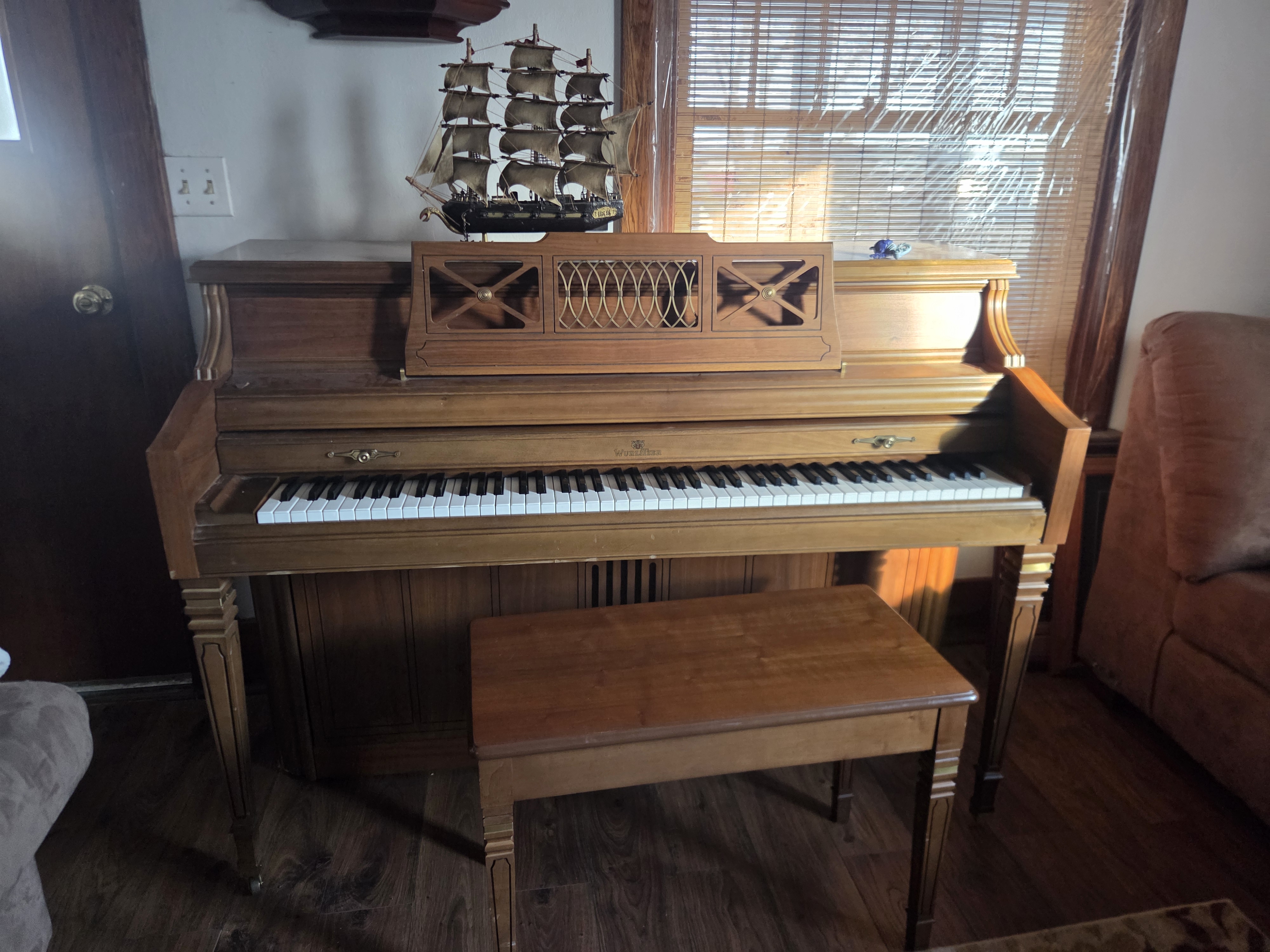 Wurlitzer upright piano, perfect condition