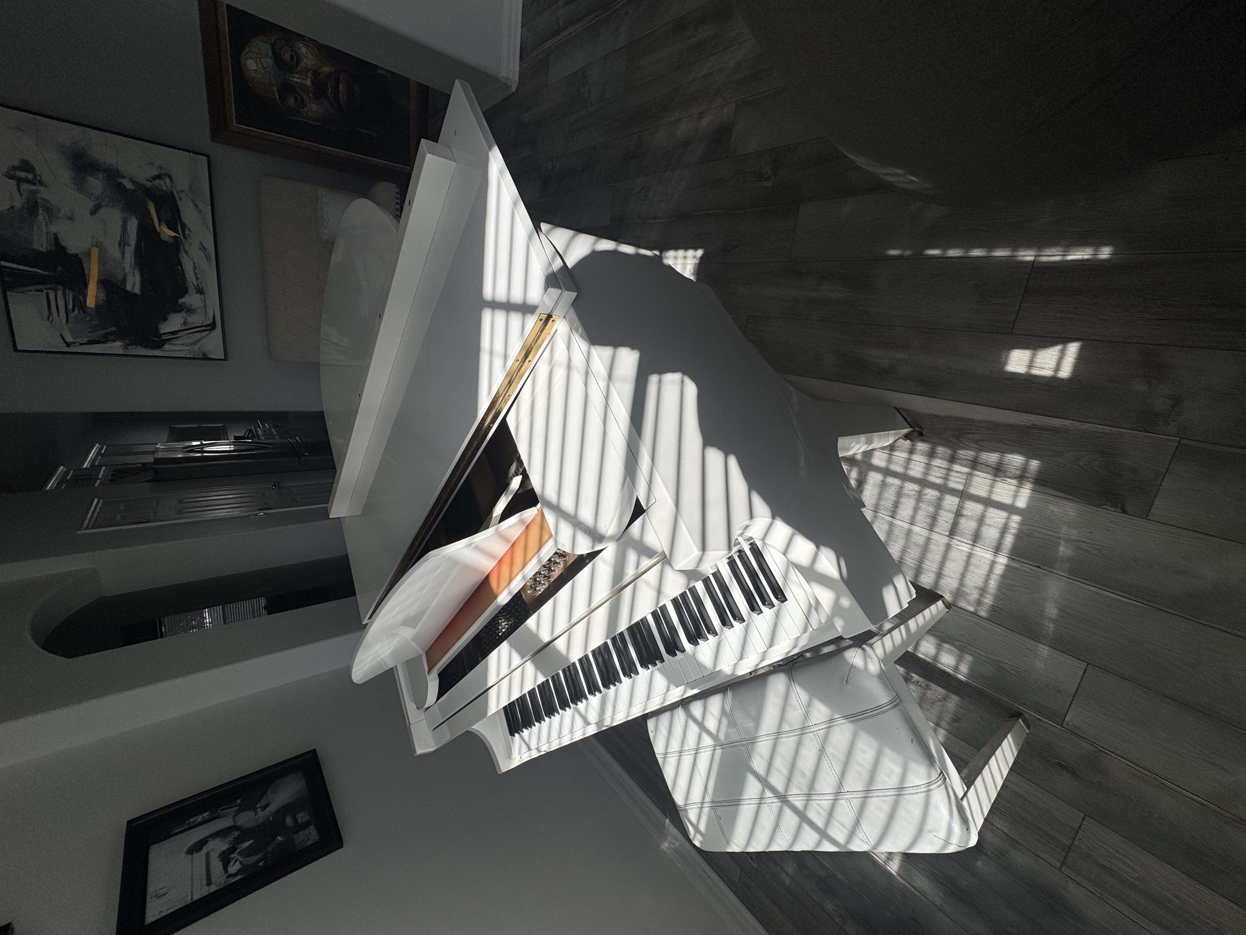 Baldwin Baby Grand in good condition 