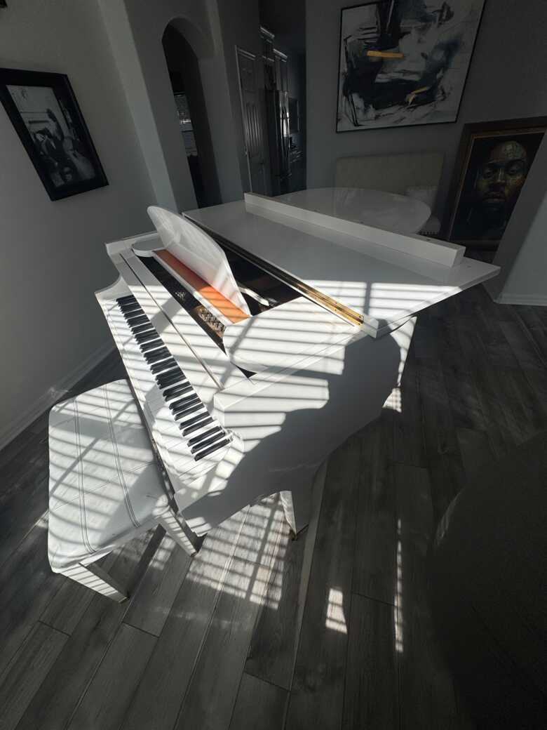 Baldwin Baby Grand in good condition 