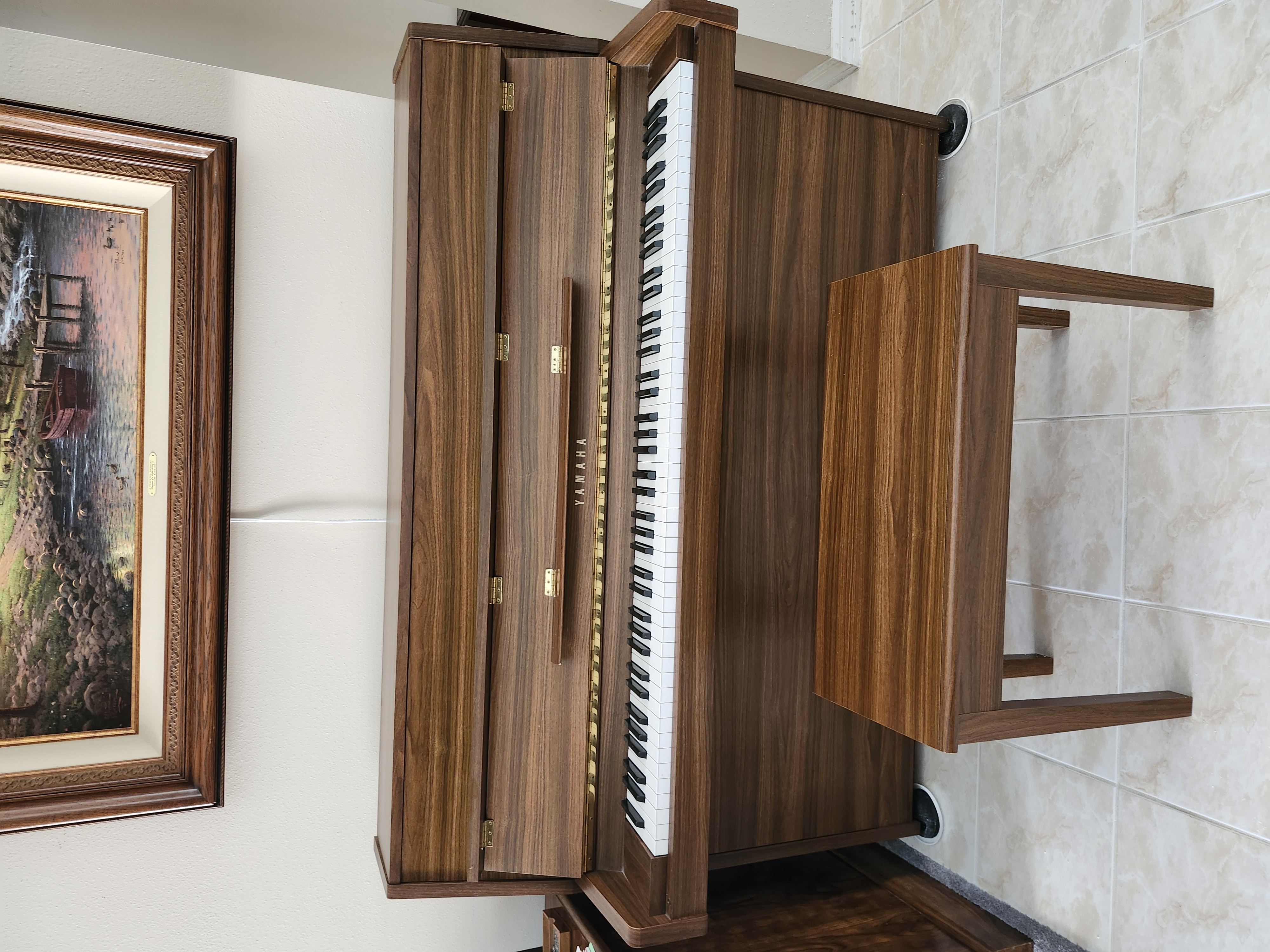 43" Yamaha LU11 Satin American Walnut, Excellent Condition