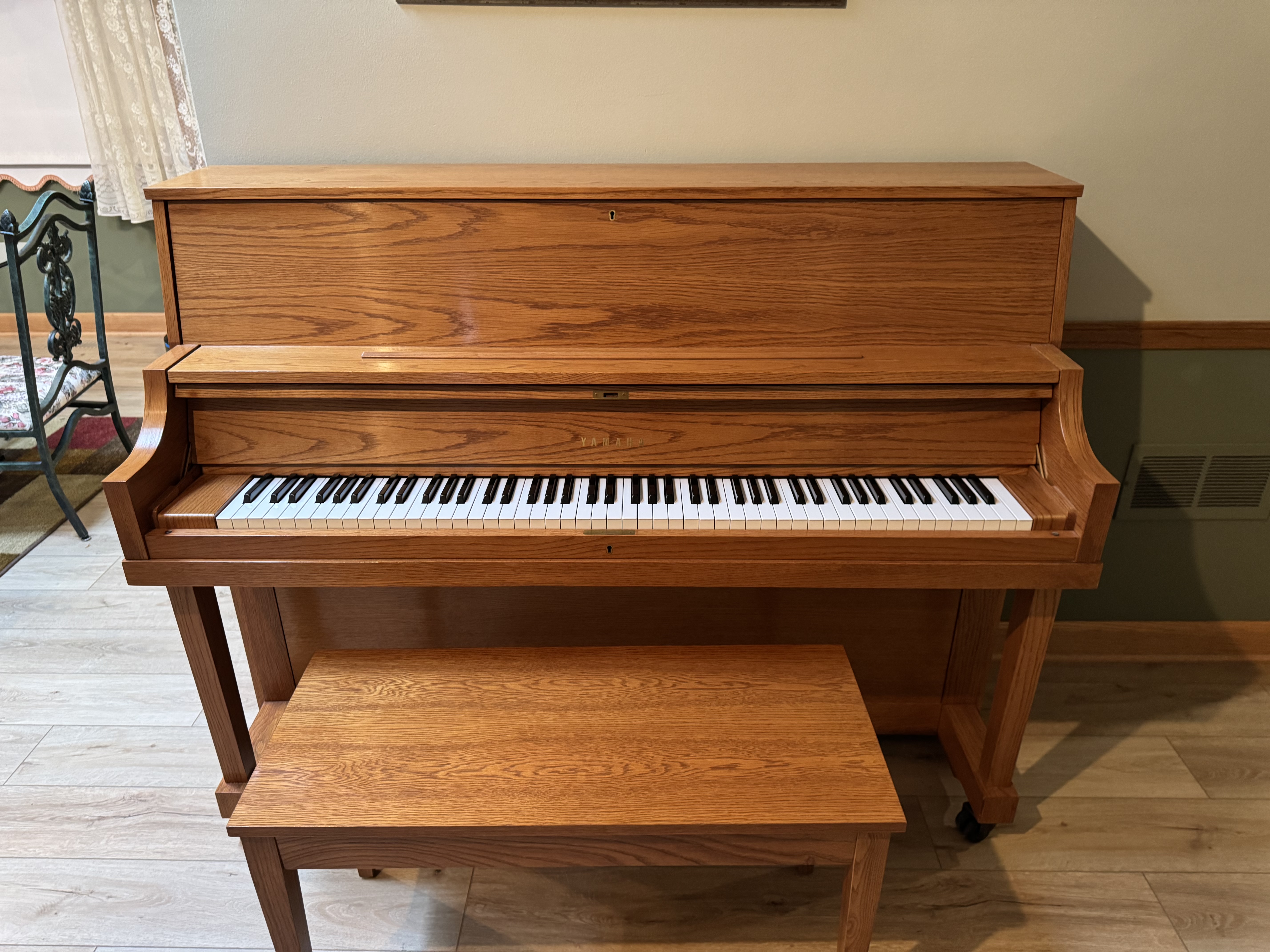 Yamaha P22 45-inch studio upright piano 3000 or best offer