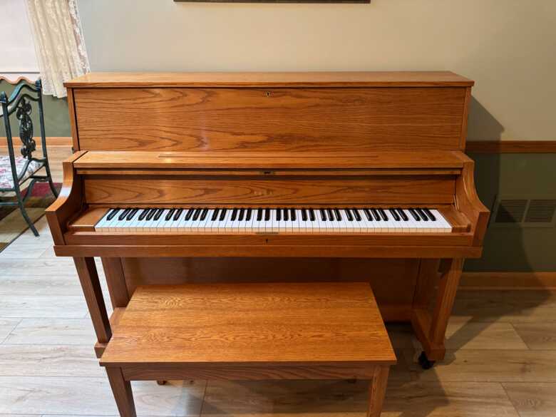 Yamaha P22 45-inch studio upright piano 3000 or best offer