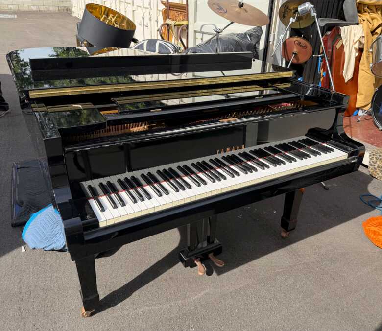 1970 Yamaha C3 grand piano 