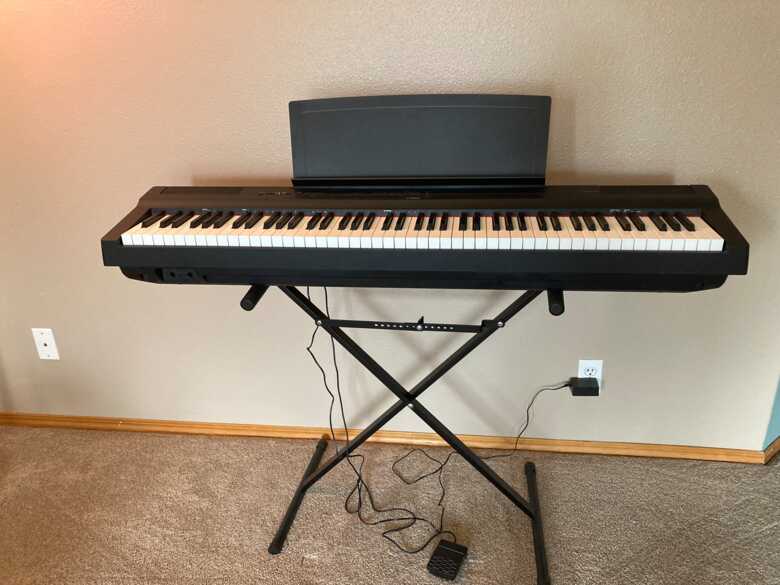Yahama P 125aB digital piano/w stand 2023 Quality: Like-new