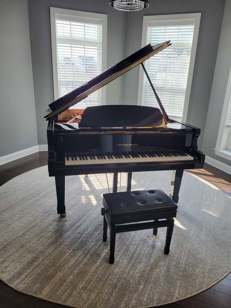 Perfect condition 5' Ebony Baby Grand