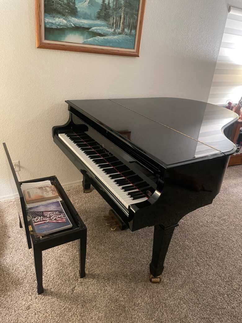 Top Quality 6 ft Young Chang Grand Piano with Black Gloss Fi