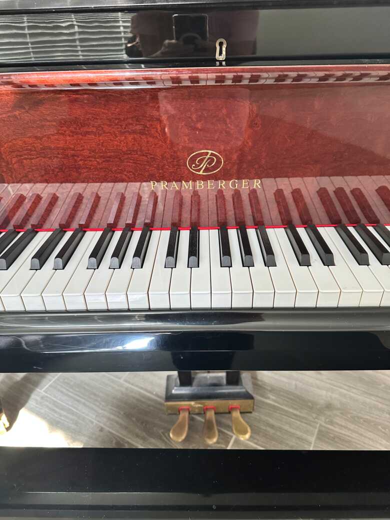 Pramberger 5 9” grand piano 
