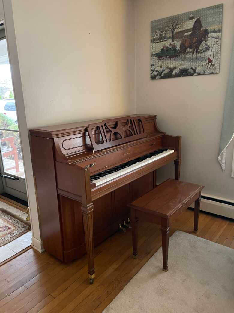 Beautiful Upright Kawai Paino in Excellent Condition