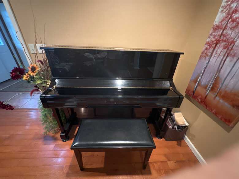 Yamaha U1 Upright Piano (2003) – Excellent Condition – Syrac